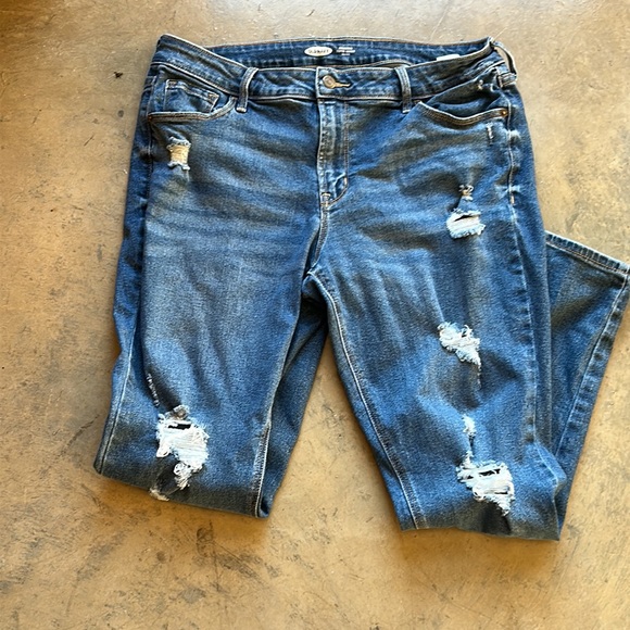 Old Navy Distressed Rockstar Super Skinny Mid-Rise Jeans - Picture 3 of 6